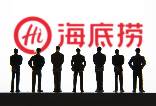 海底捞回应加盟热点；华润万家加码中高端店型